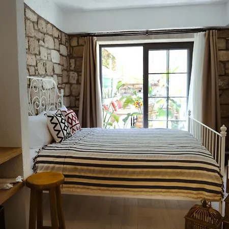 Piraye Hotel